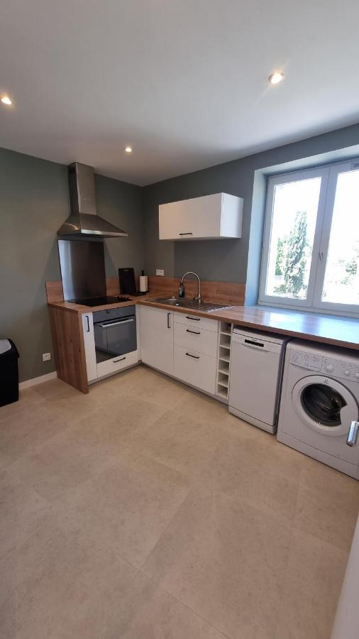 En Plein Coeur De Pelissanne - 55 M2 Renoves - Avec Parking Leilighet Eksteriør bilde